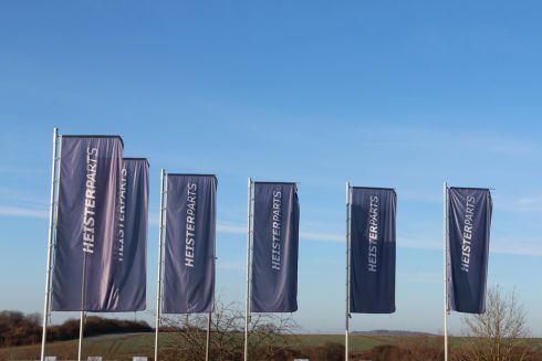 Fahnenmaste der Heisterparts am Firmengelände